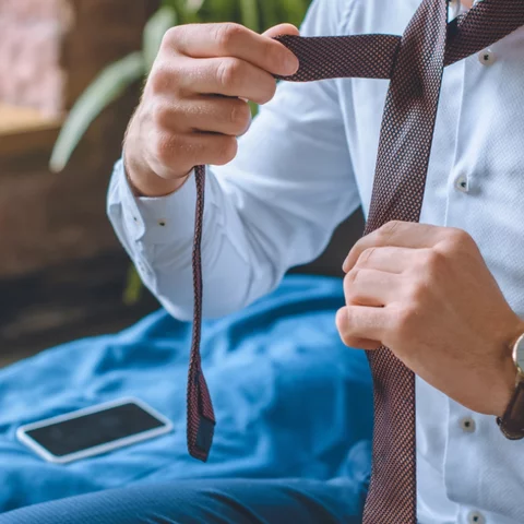 Ako správne uviazať pánsku kravatu | BLOG | Lavard Ako správne uviazať pánsku kravatu | BLOG | Lavard