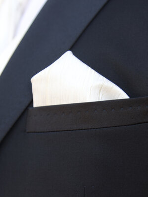 detail vrecka na saku svadobný oblek